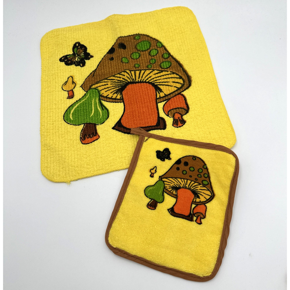 Vintage 70’s Canon Merry Mushroom Pot Holder And Dish Cloth